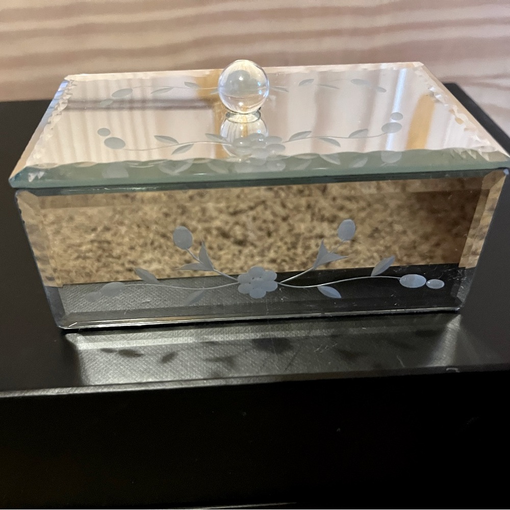 Mirror box